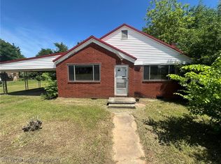 1012 N 3rd St, Ozark, AR 72949