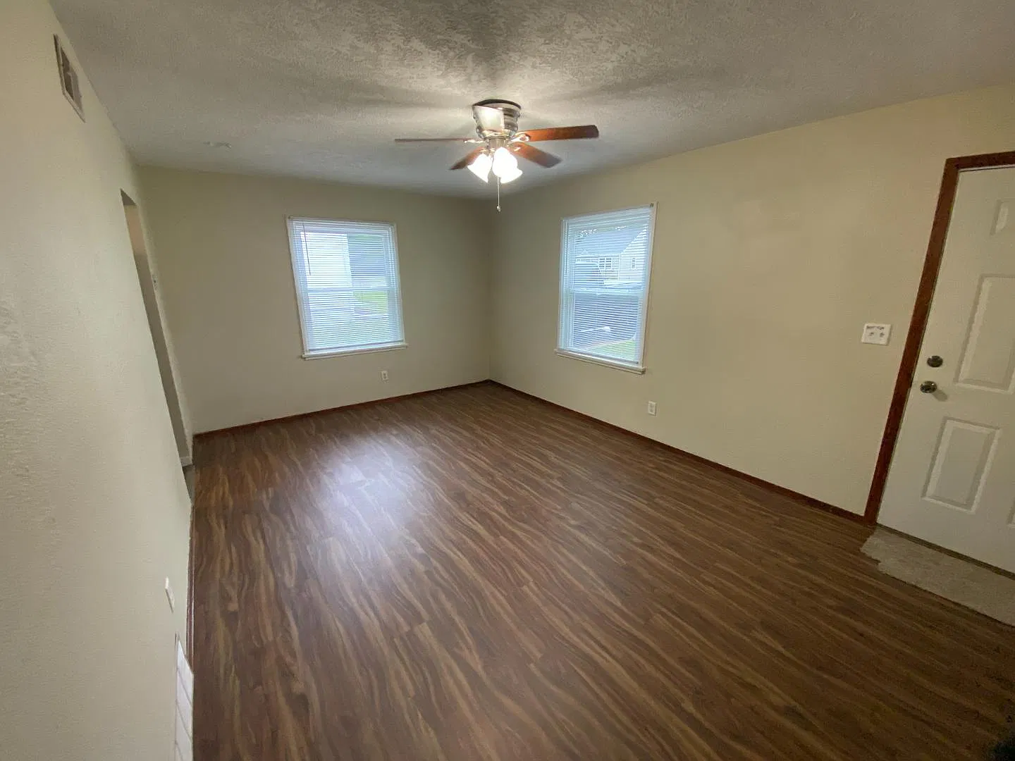 3006 S Summit Ave — Photo 4