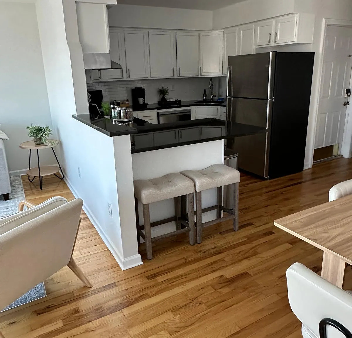 3 bed, 2000 sqft, $5,000 — Photo 3
