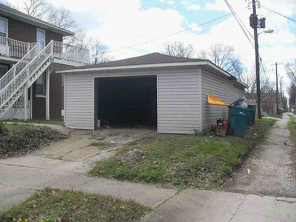 4th image of 2561 Edison Ave