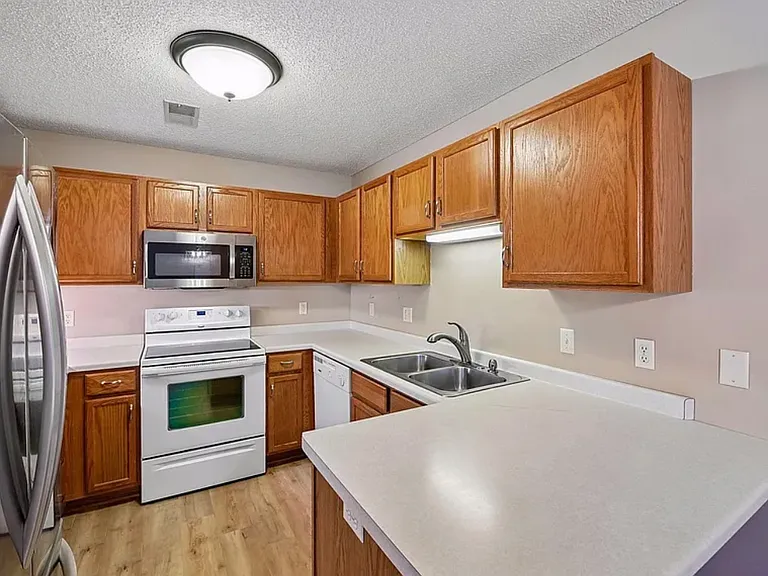 1003 Heather Ln #1 — Photo 7