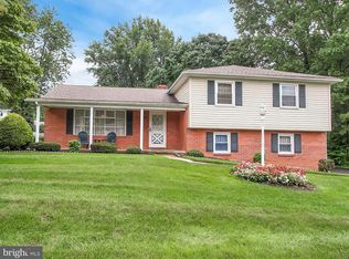 4036 Robinwood Rd, York, PA 17402