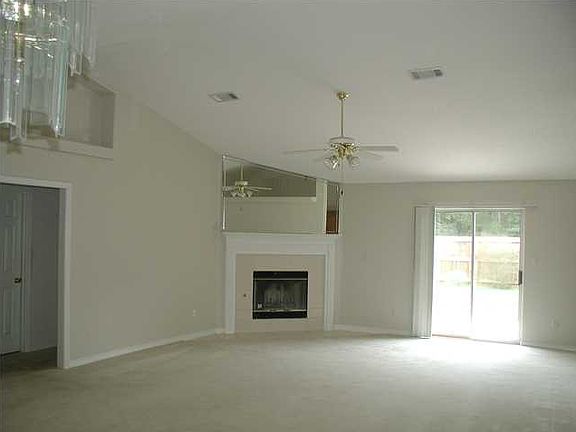 4th image of 832 Sterling Way