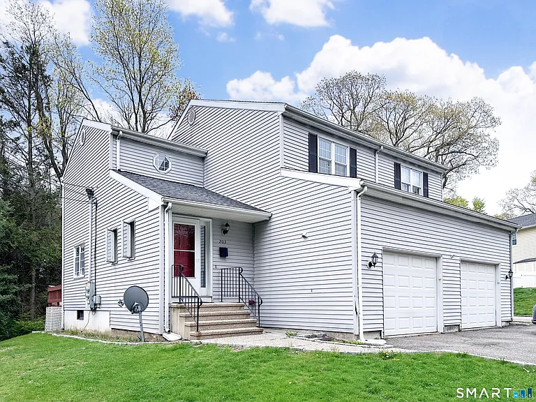 203 Capewell Ave — Photo 2
