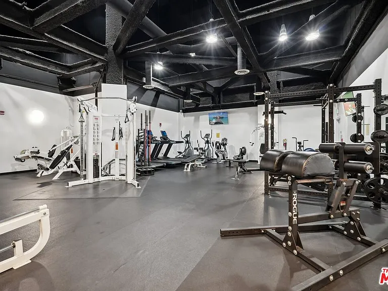 1100 Wilshire Blvd #2201 — Photo 31