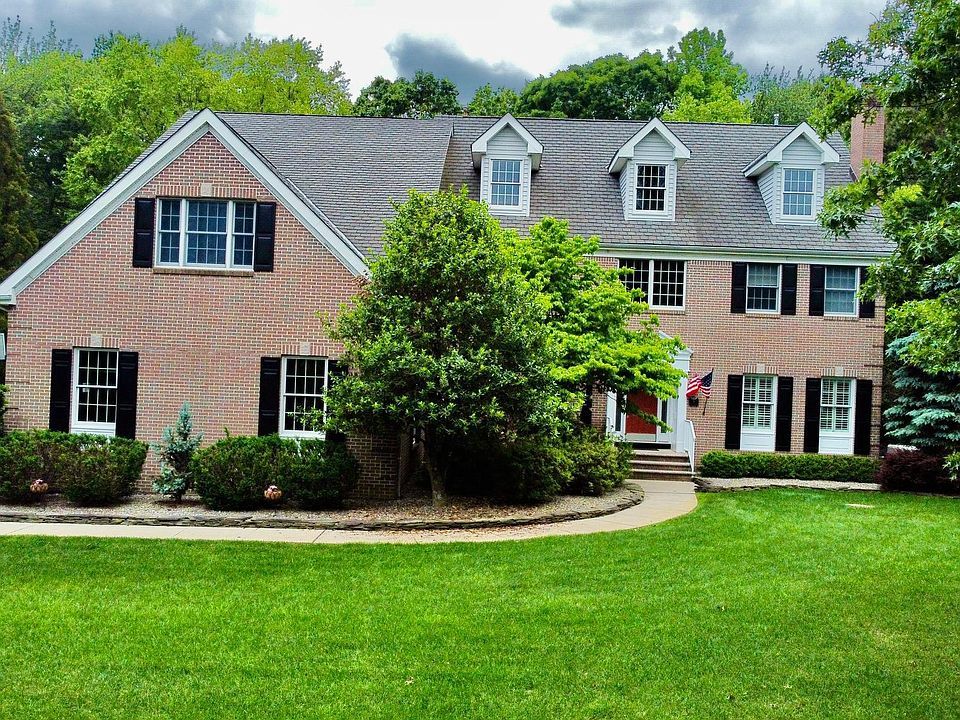 1st image of 9 White Birch Dr