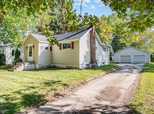 323 1st St, Breckenridge, MI 48615