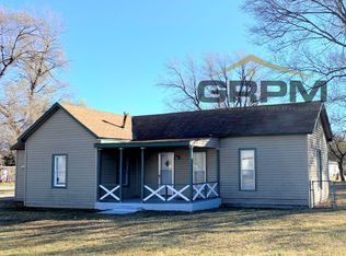 21 E Ave E, South Hutchinson, KS 67505