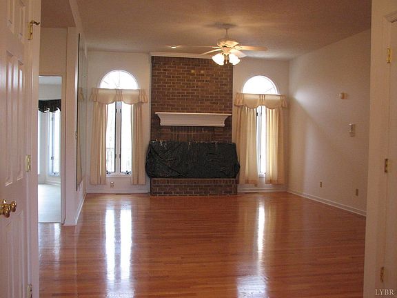 2nd image of 919 Tolleys Ln