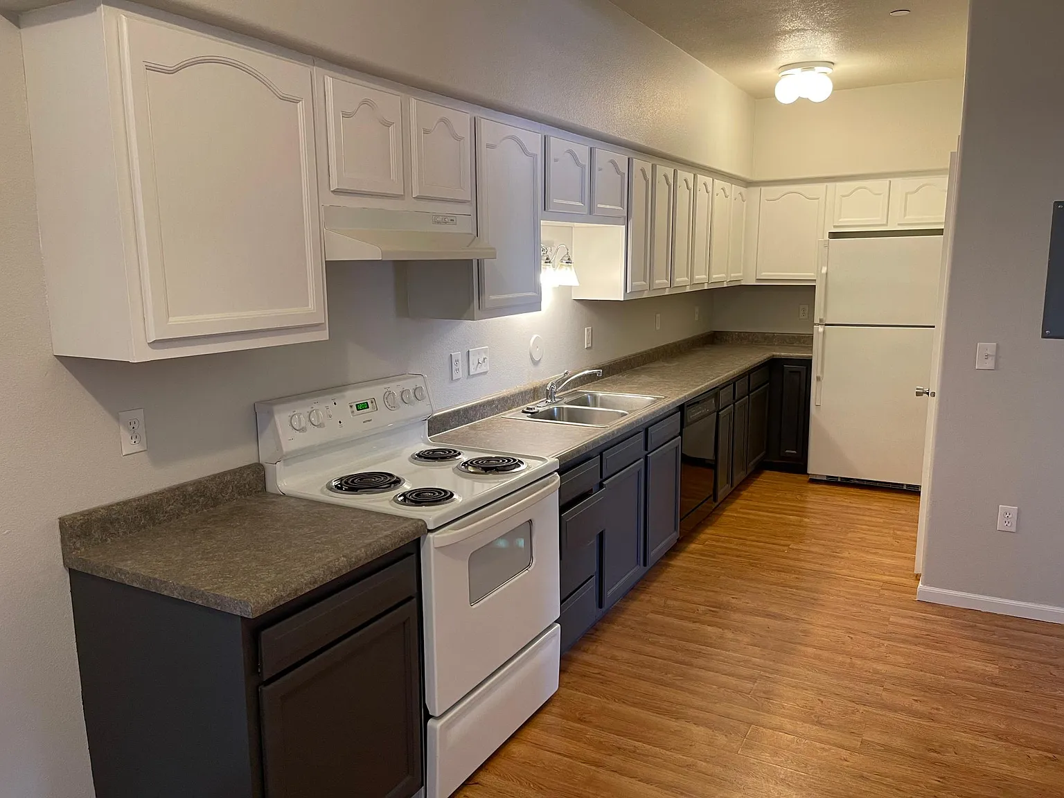 4 bed, 1154 sqft, $2,782 — Photo 2