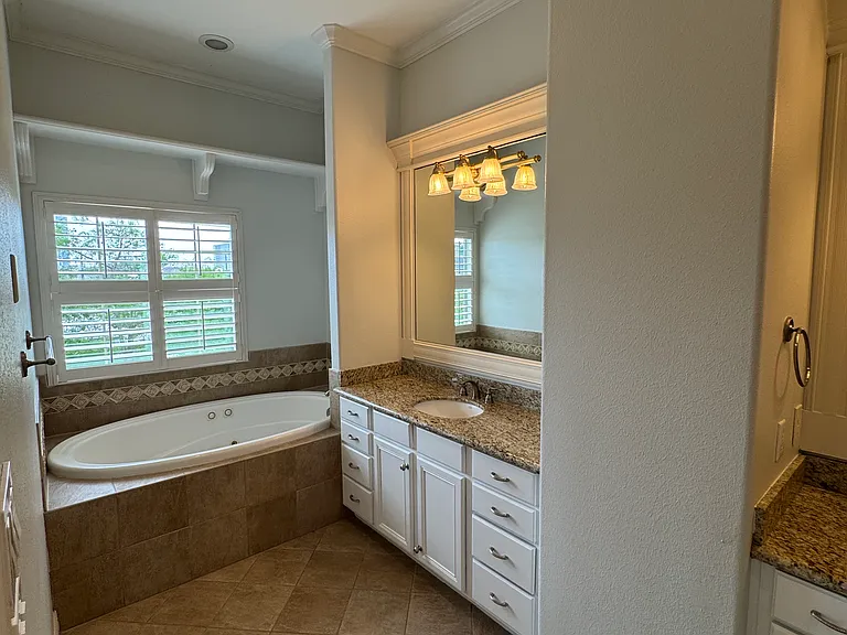 2810 Helena St — Photo 17