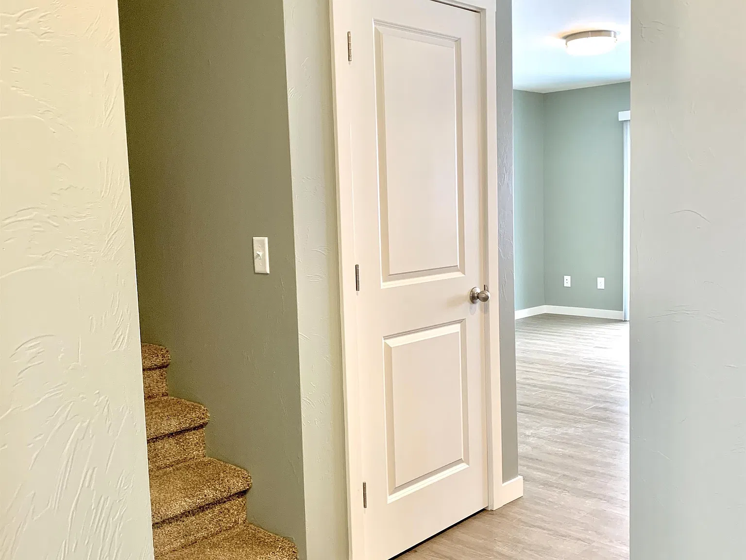 577 South Davis Street - 1 — Photo 2