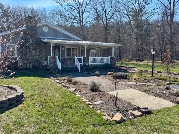 52 Eds Park Dr, Hinton, VA 22831