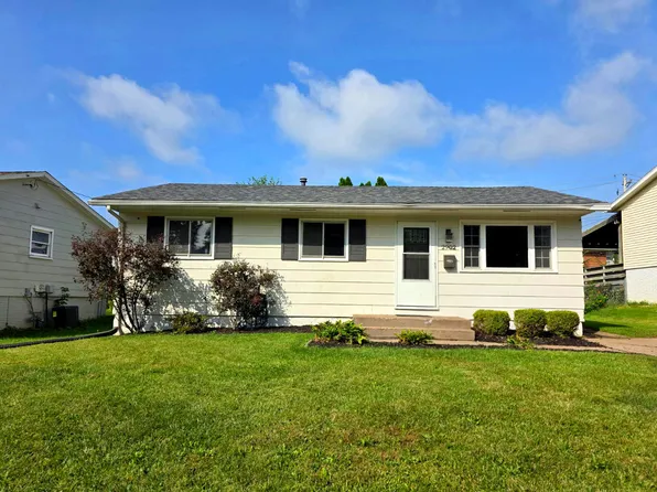 2902 Magnolia Dr, Bettendorf, IA 52722