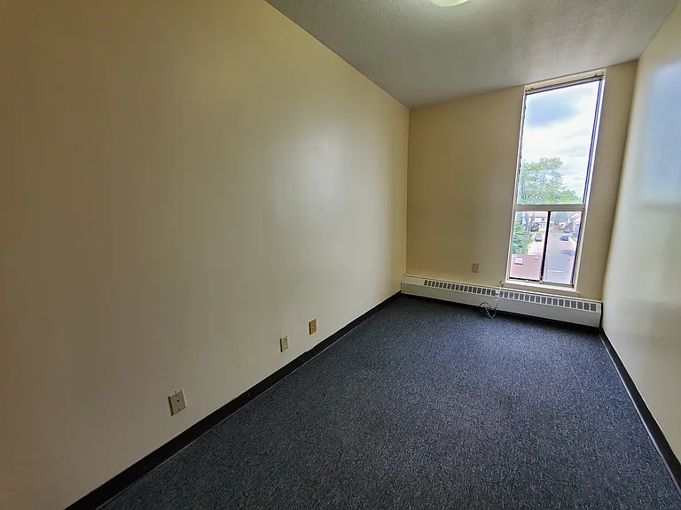 401 Princess St — Photo 34
