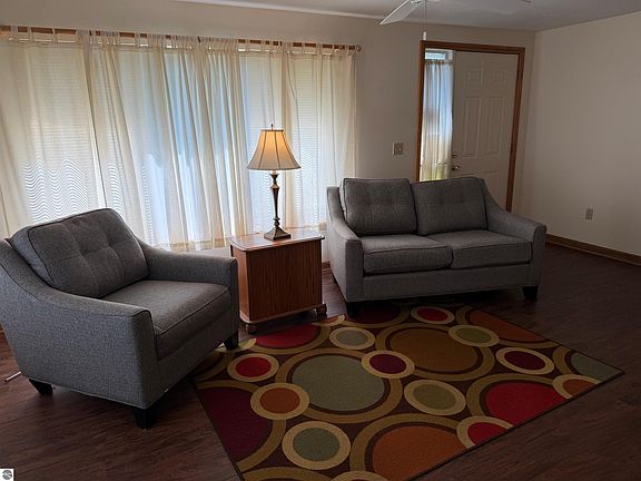 3rd image of 609 7th St
