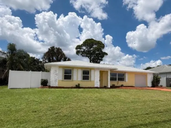 772 SE Thornhill Drive, Port St Lucie, FL 34983