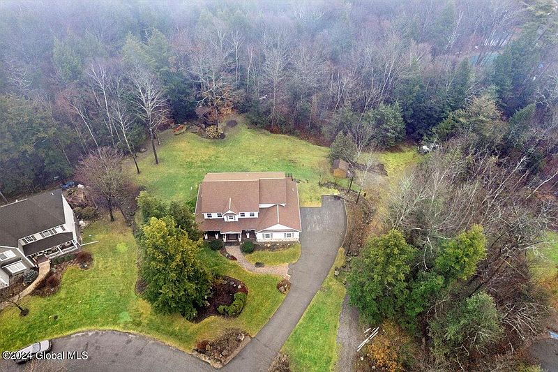 3rd image of 52 Sunny West Lane
