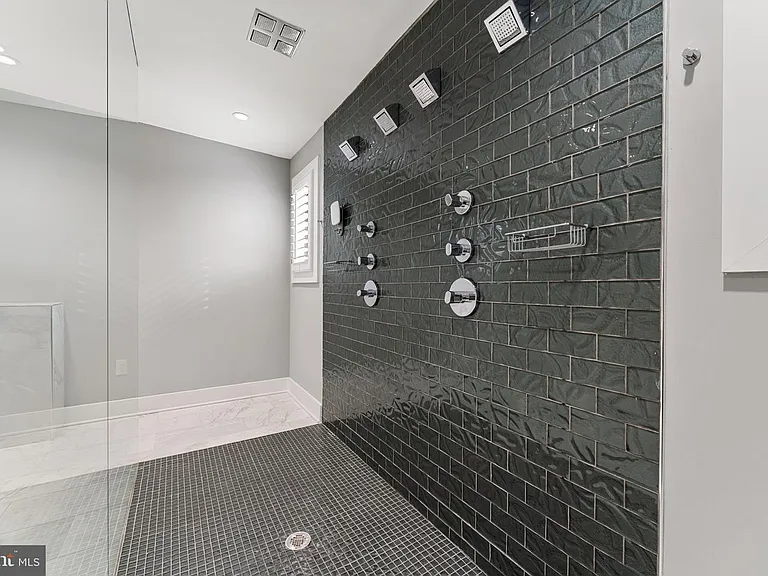 2421 1st St NW #1 — Photo 22