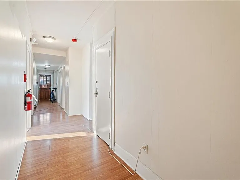 222 S Geneva St — Photo 15