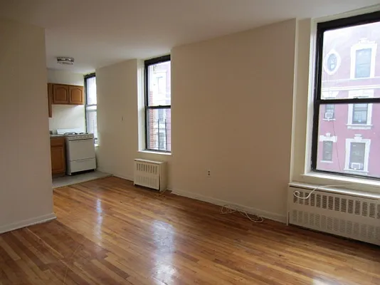 Rented by Bohemia Realty Group | media 10