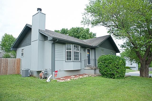1st image of 230 SE Topaz Cir