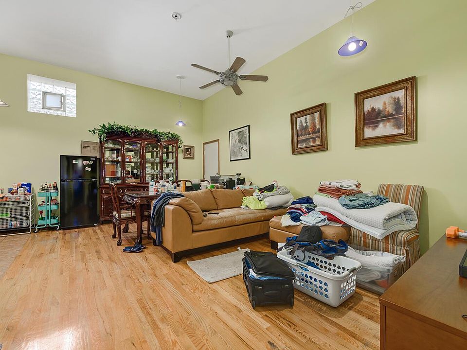 1st image of 535 W 31st St Unit 1R