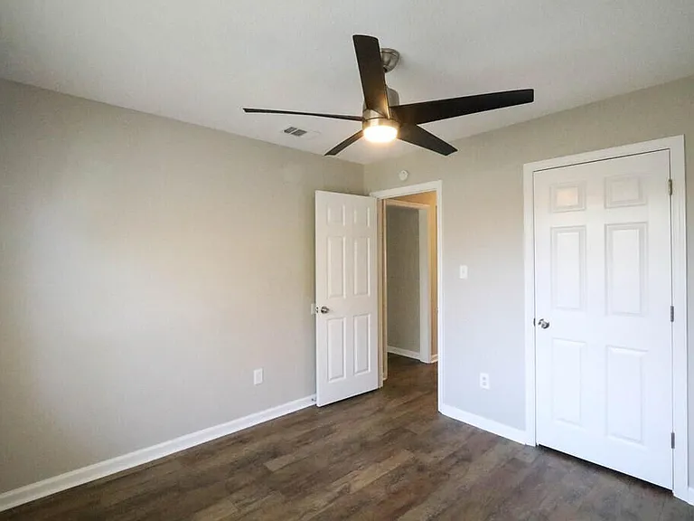 4505 Guinevere Ct — Photo 16