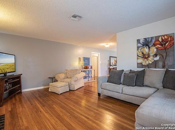 4th image of 2306 Sacramento