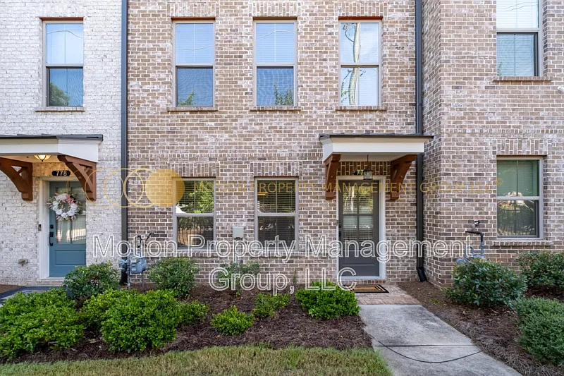 3 bed, 3.5 bath, 2000 sqft, $2,800 — Photo 1