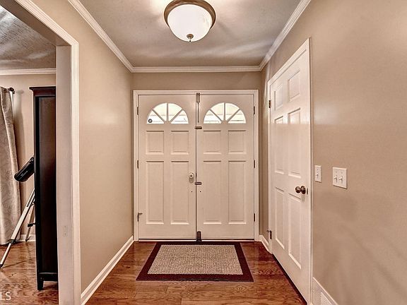4th image of 4493 Stacey Dr