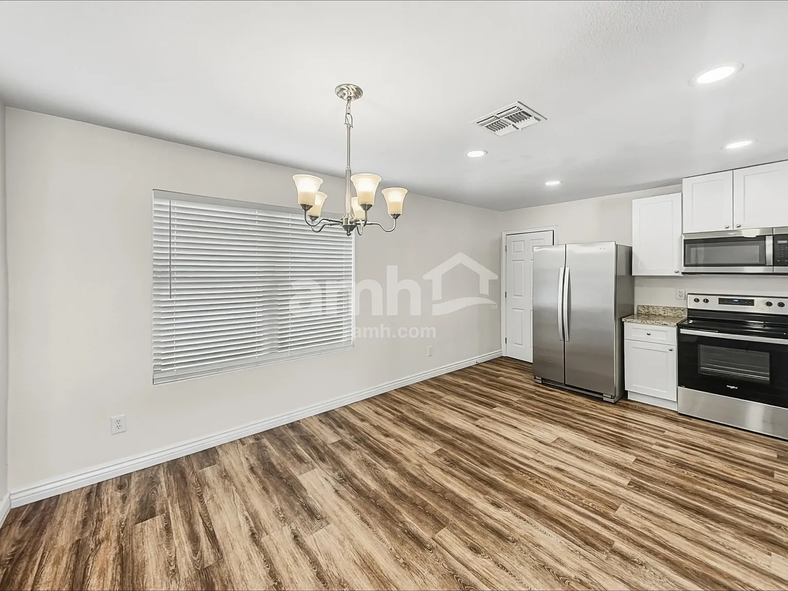 3 bed, 2.0 bath, 1554 sqft, $2,160 — Photo 4