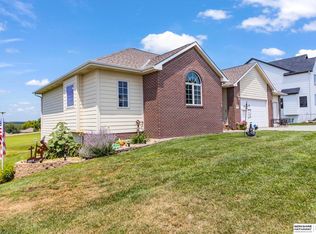 8578 Lake Ridge Dr, Plattsmouth, NE 68048
