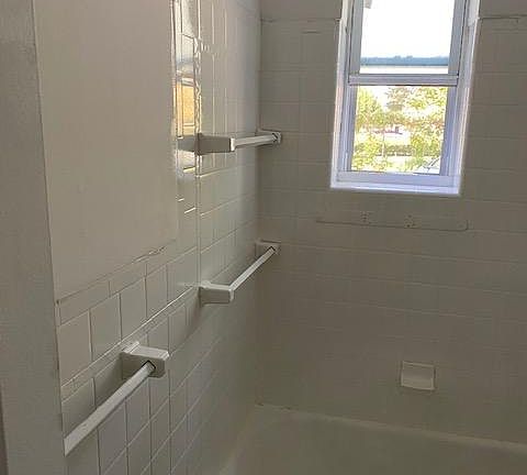 4th image of 455 W State St #7c08aebca