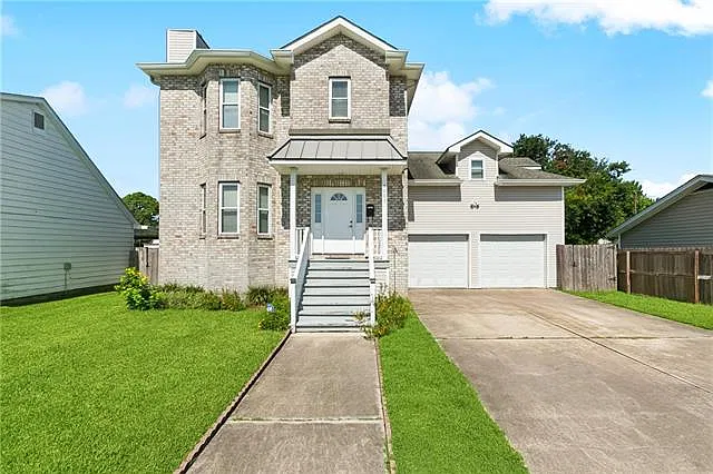 4 bed, 3.0 bath, 2414 sqft, $2,700 — Photo 1