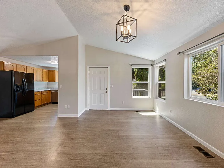 627 W Main St — Photo 12