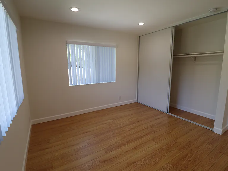 1916 E Chevy Chase Dr #B — Photo 7