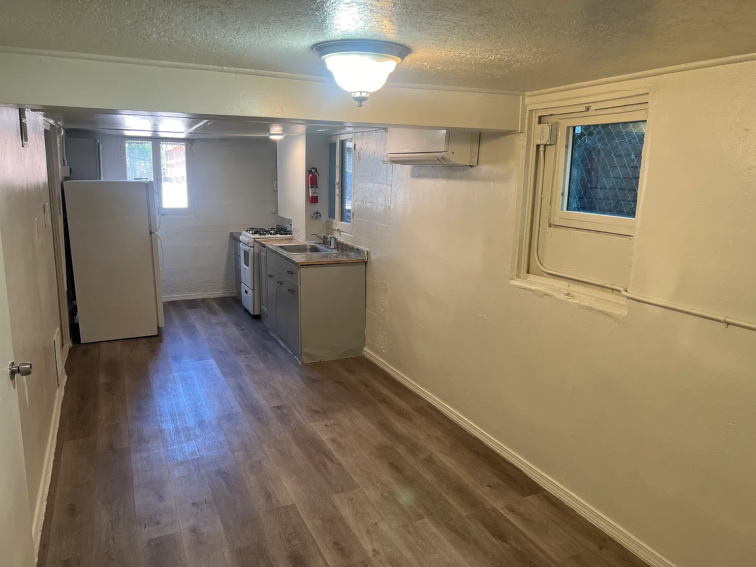 Properly Updated 1 Bedroom w/ WiFi in the Heart of East Downtown — Photo 3