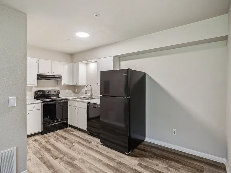 Prospector's Point Apartments — Photo 6
