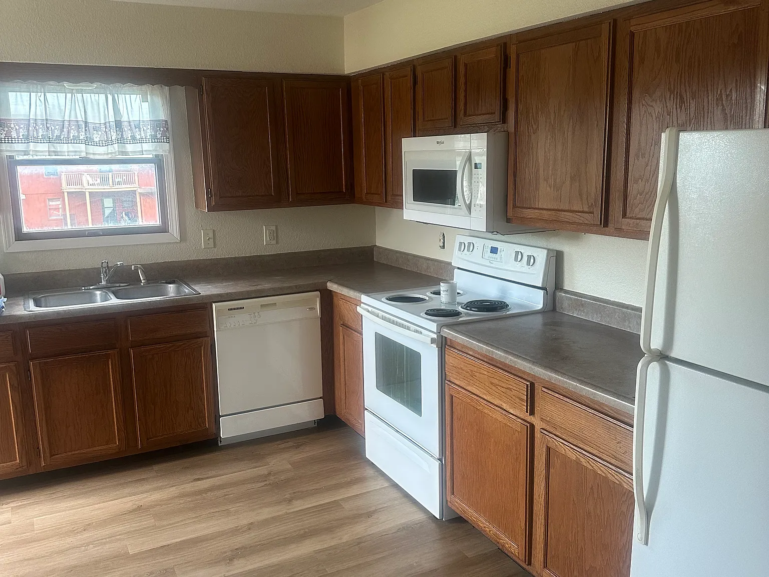 3 bed, 1100 sqft, $1,050 — Photo 1