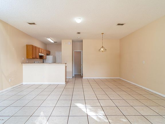 3rd image of 470 Sherwood Oaks Dr