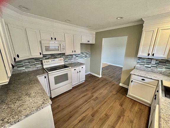 4th image of 4807 Wildwood Dr