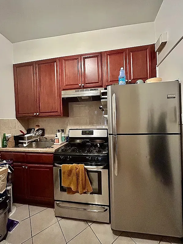 685 Manhattan Avenue — Photo 3