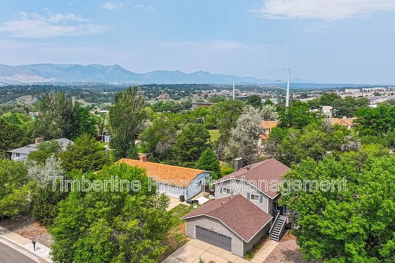 3 bed, 3.0 bath, 2370 sqft, $2,575 — Photo 4