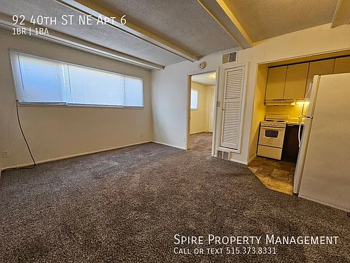 92 40th St NE #6 Photo 1