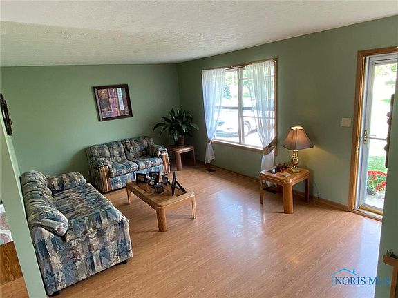 3rd image of 211 Margaret Ave