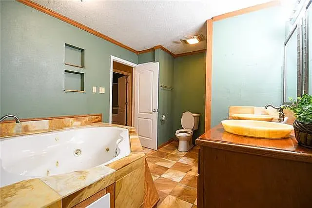 2412 Riverbend Dr #1 — Photo 8