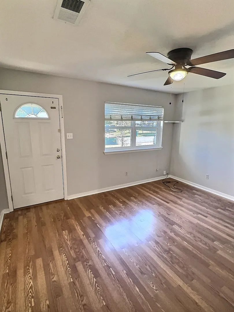 3 Bedroom 1.5 Bathroom home in Ocean Springs School District — Photo 2