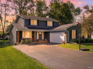 2351 Recreation Dr, West Bloomfield, MI 48324