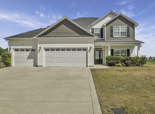 5432 Mountain Run Dr, Hope Mills, NC 28348